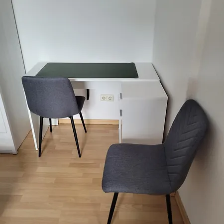 Apartment In Oberhausen: Zentral & Ruhig, Eigener Eingang